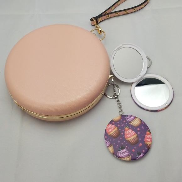 Cupcake keychain mirror - Picture 2 of 3